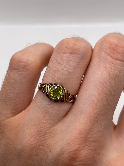 9ct gold peridot ring