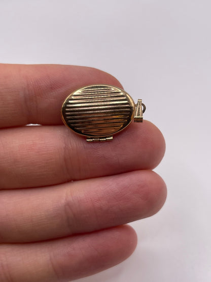 9ct gold locket pendant