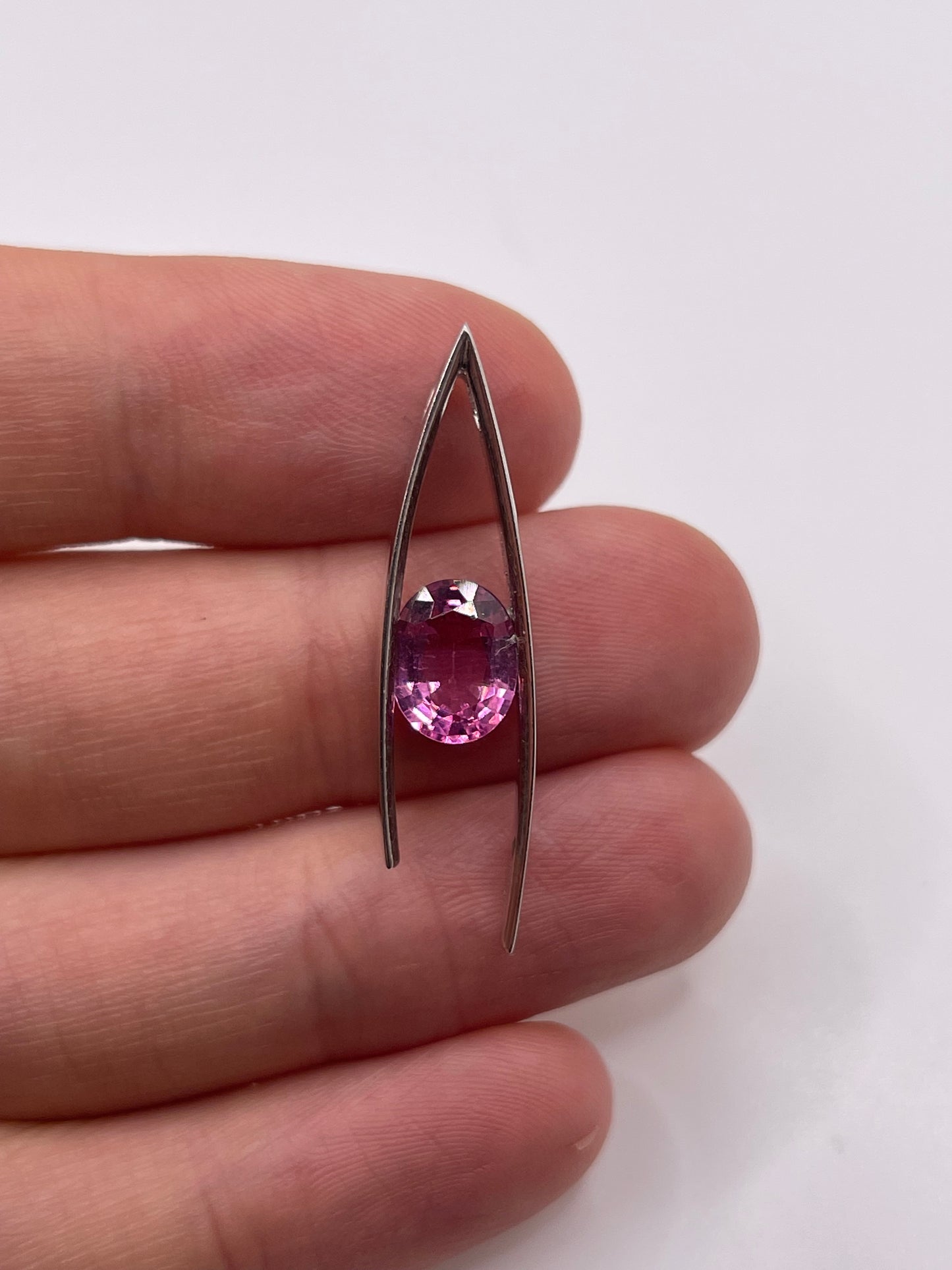 18ct white gold pink sapphire pendant