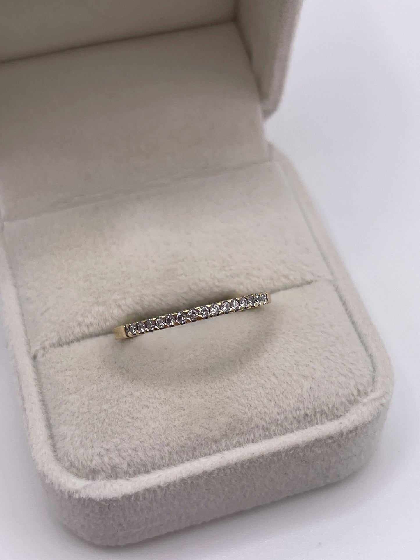 9ct gold diamond ring