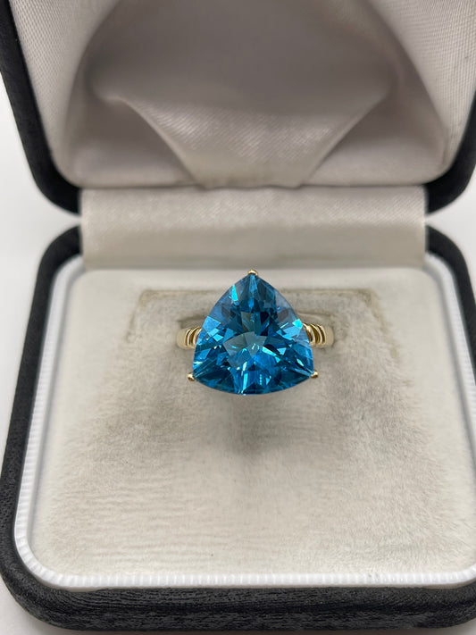 9ct gold blue topaz ring