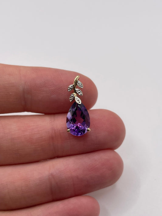 9ct gold amethyst and diamond pendant