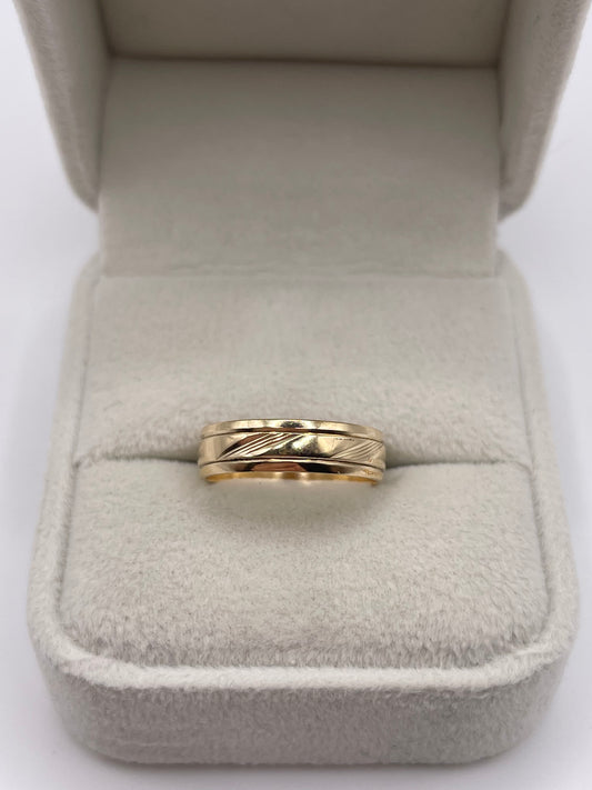 9ct gold patterned band