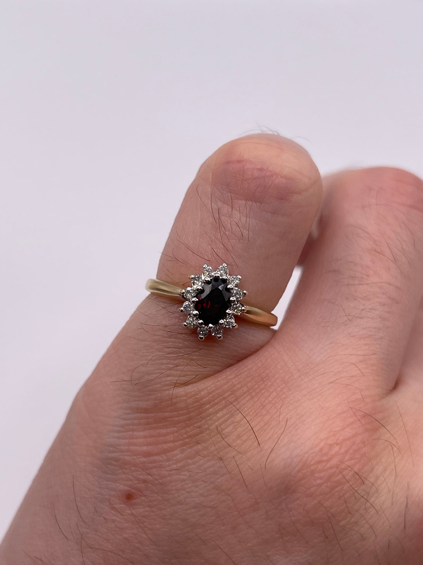 9ct gold garnet and diamond ring