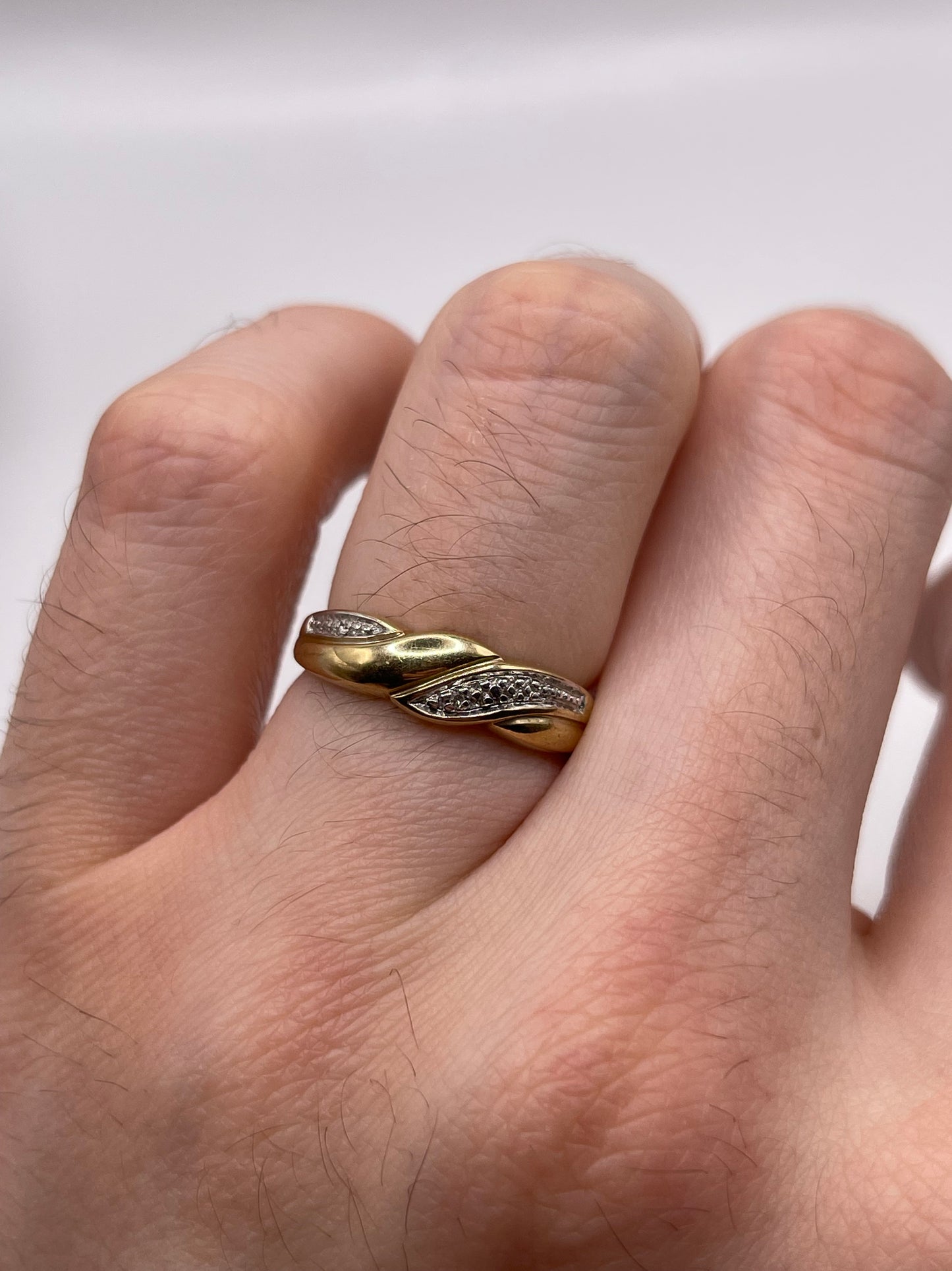 9ct gold diamond ring