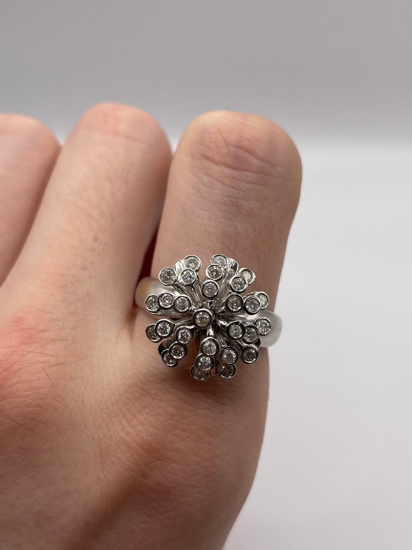 18ct white gold spinning diamond cluster ring