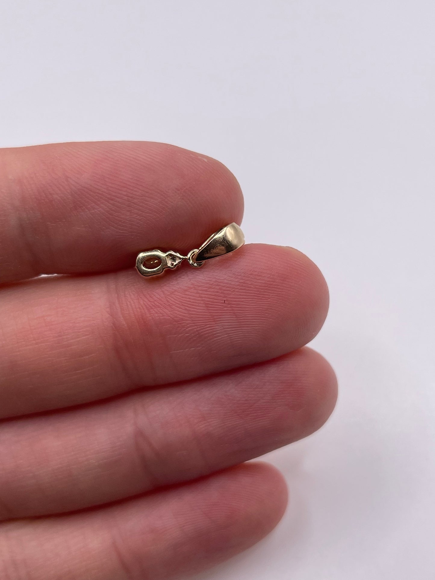 9ct gold quartz and zircon pendant