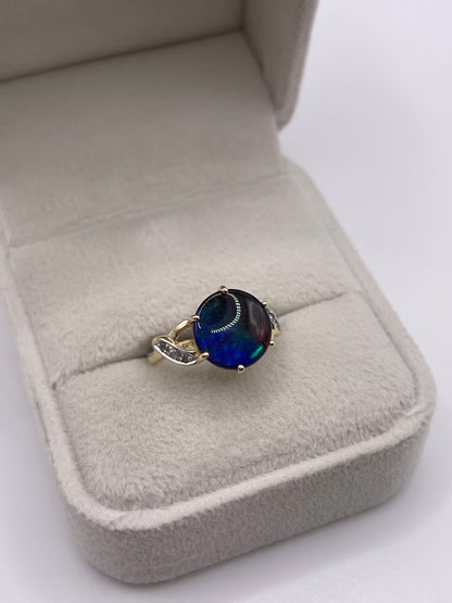 9ct gold Ammolite and zircon ring