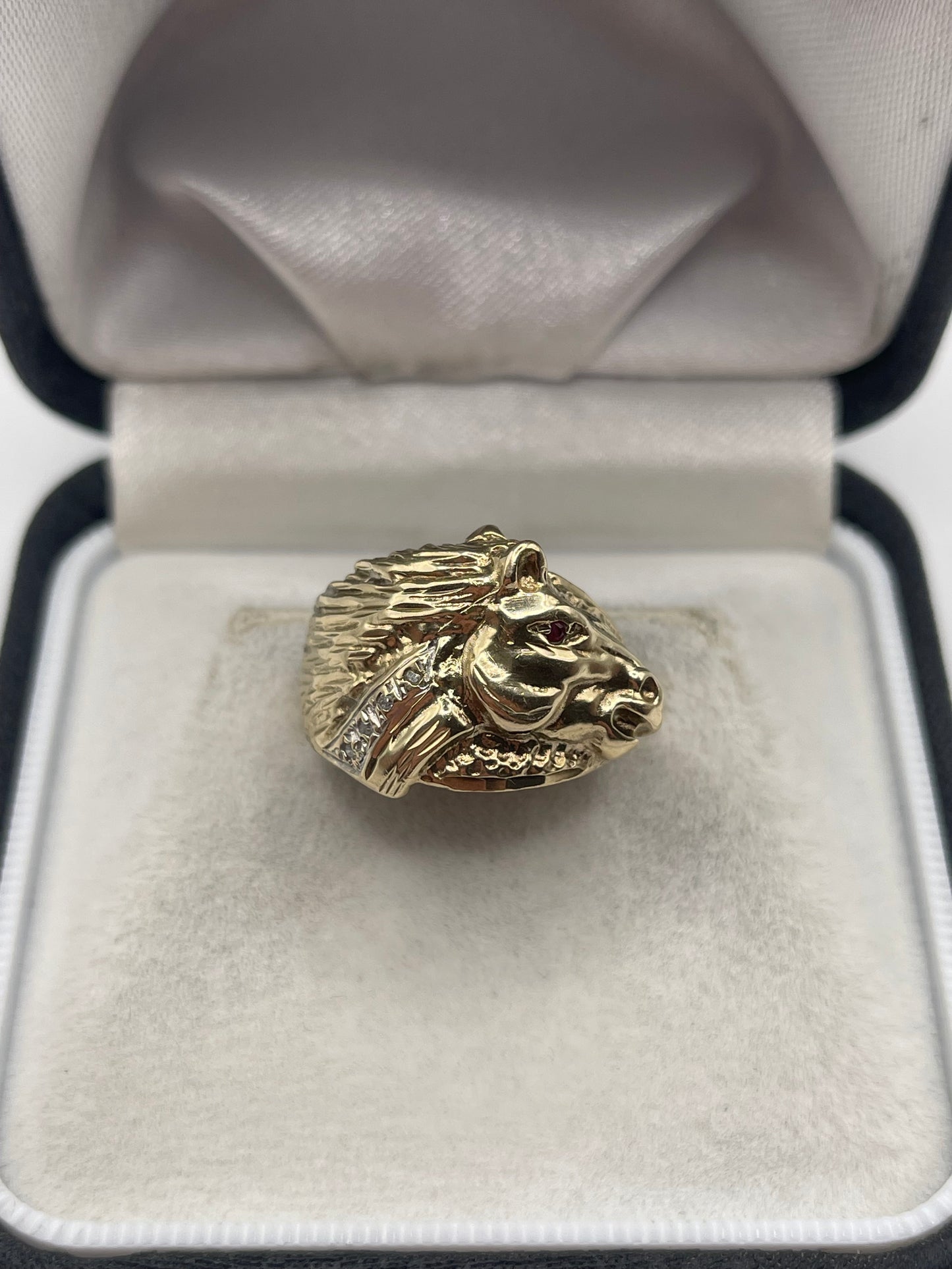 9ct gold garnet and diamond horse ring