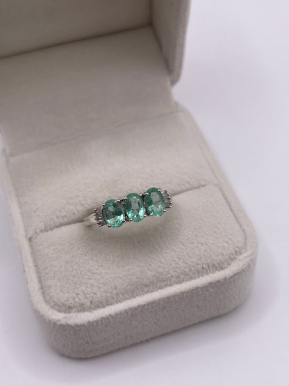 9ct white gold emerald and diamond ring