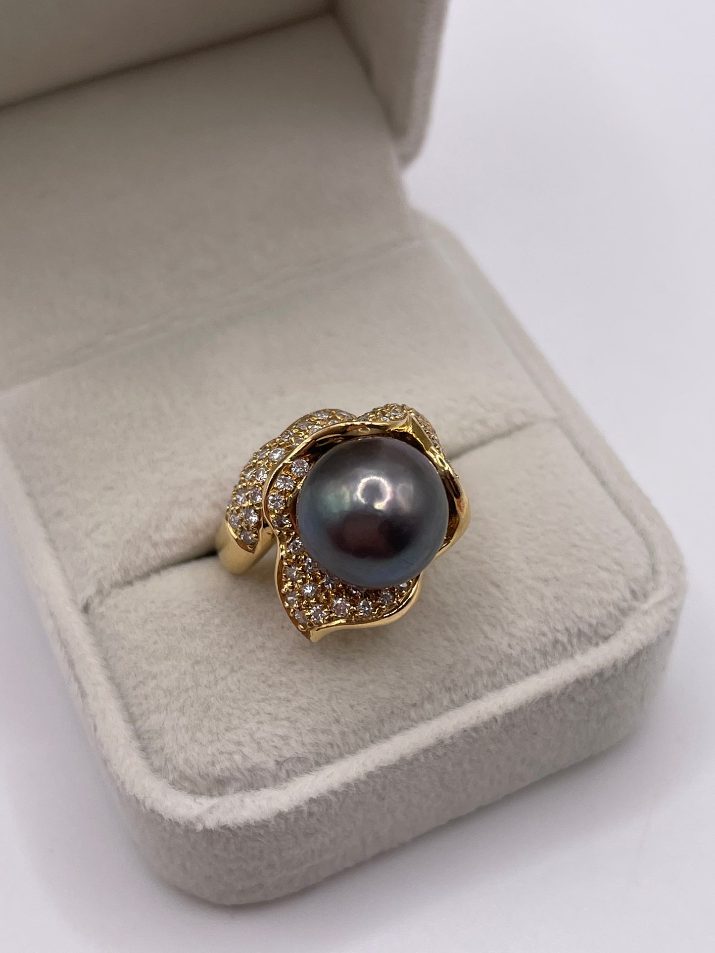 18ct gold pearl and diamond ring