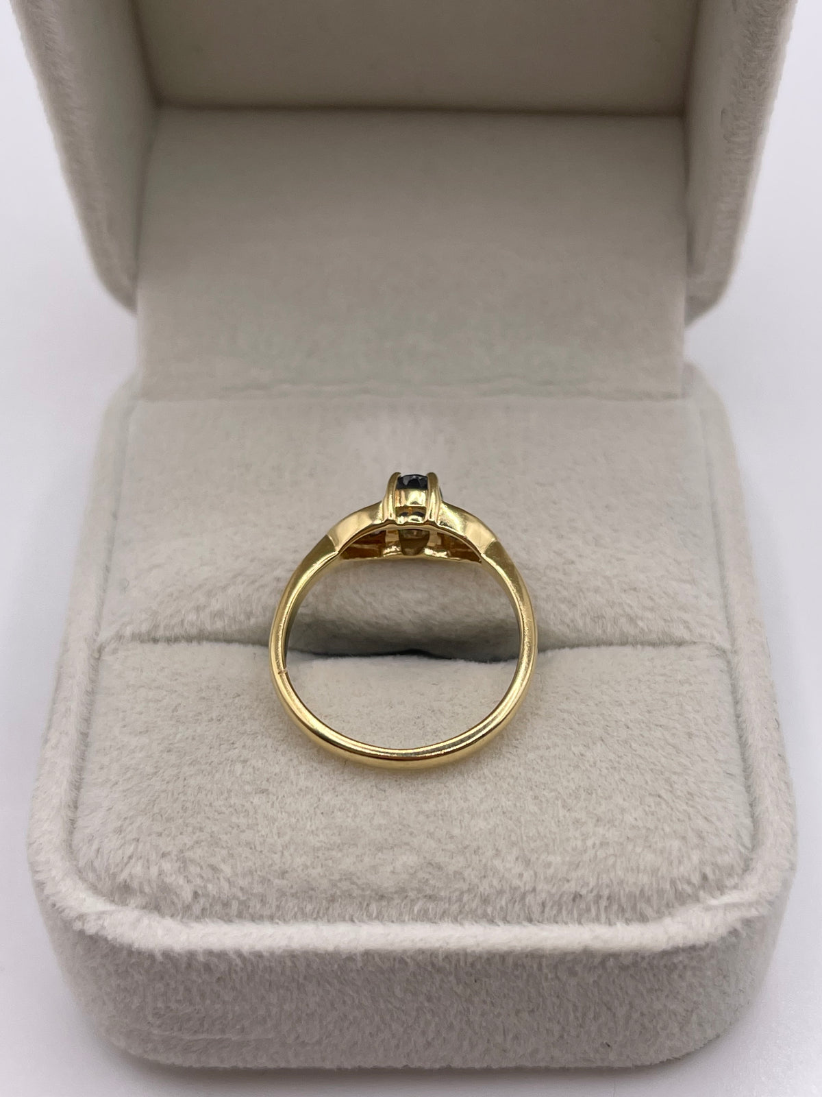 18ct gold alexandrite and diamond ring