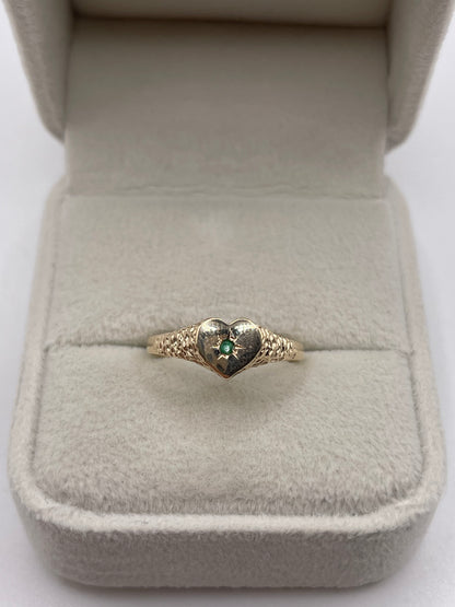 9ct gold emerald heart ring