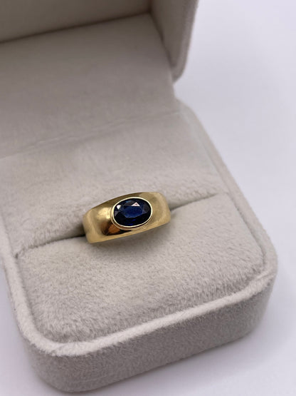 18ct gold sapphire ring