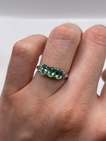 9ct white gold emerald and diamond ring