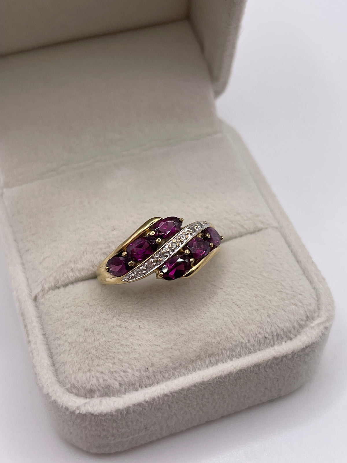 9ct gold garnet and diamond ring
