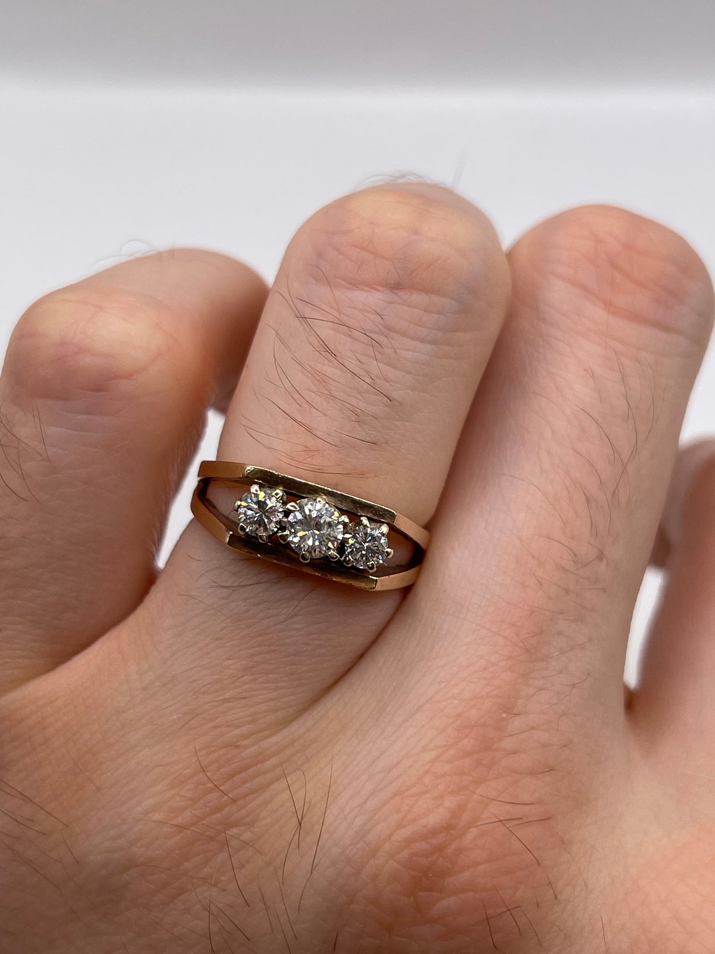 9ct gold diamond ring