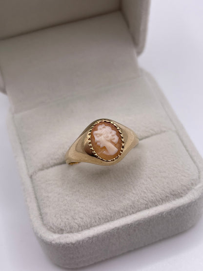 9ct gold cameo ring