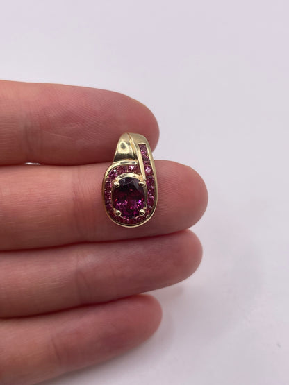 9ct gold garnet pendant