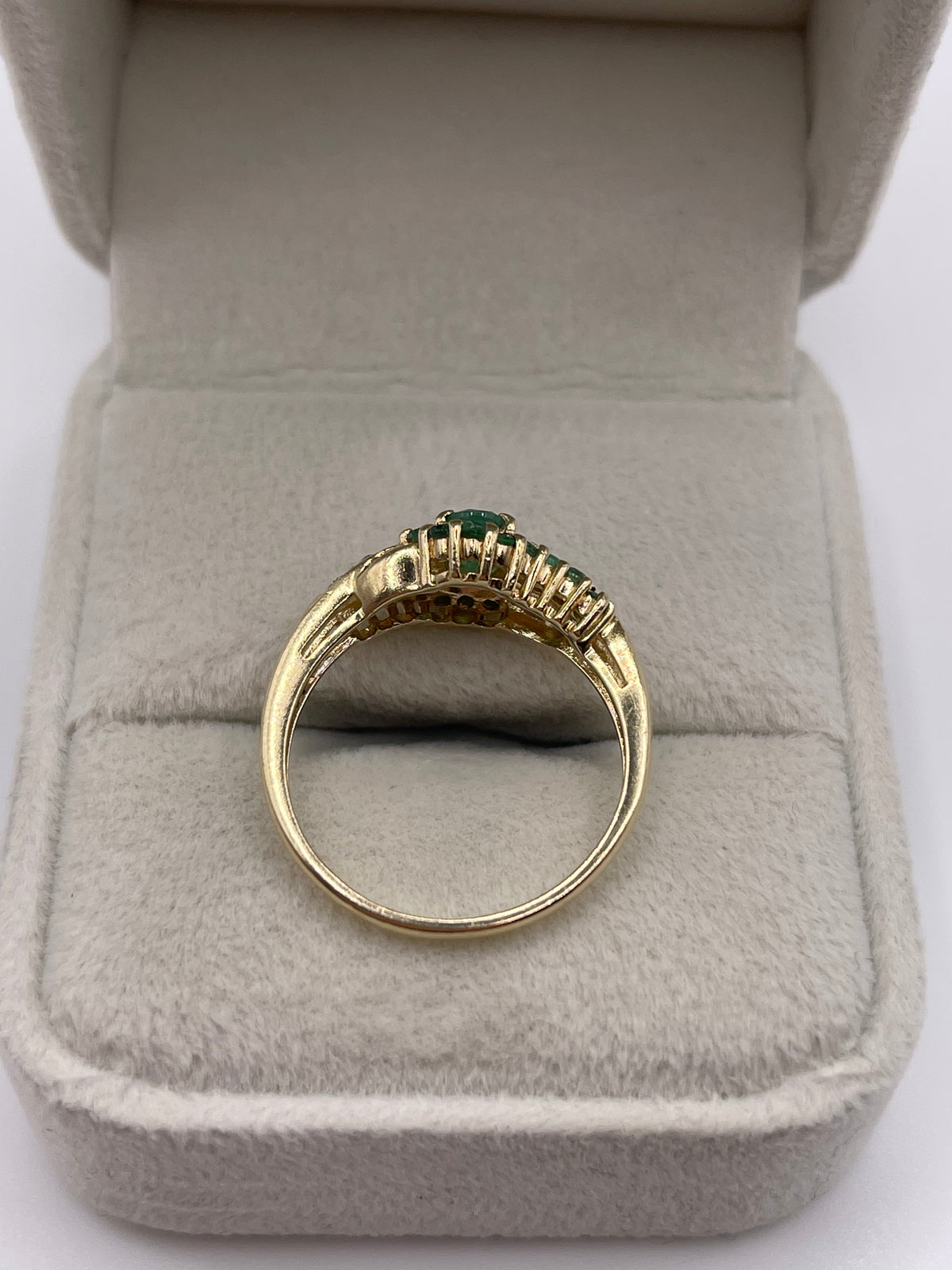 9ct gold emerald and diamond ring
