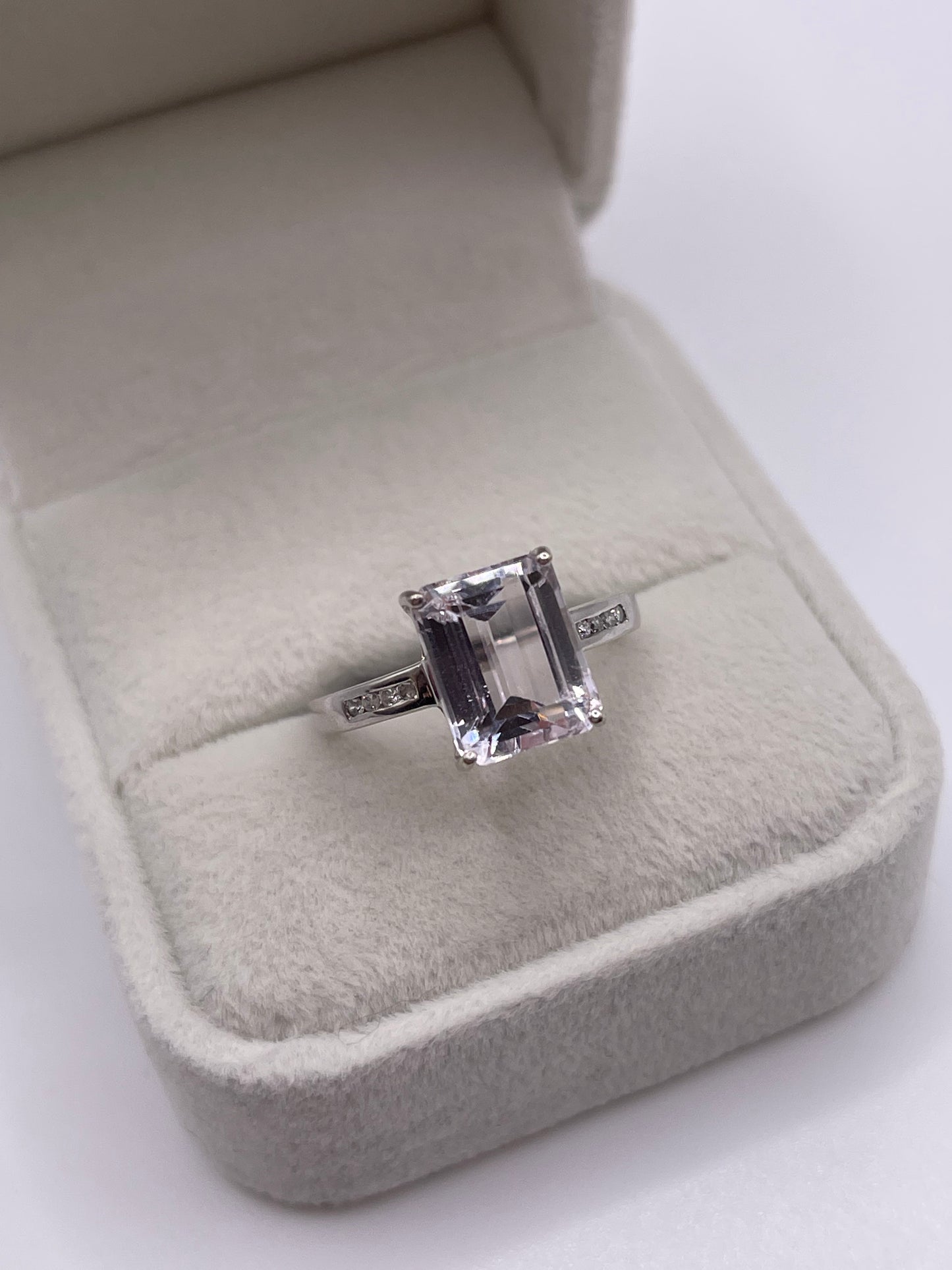 9ct white gold kunzite and diamond ring