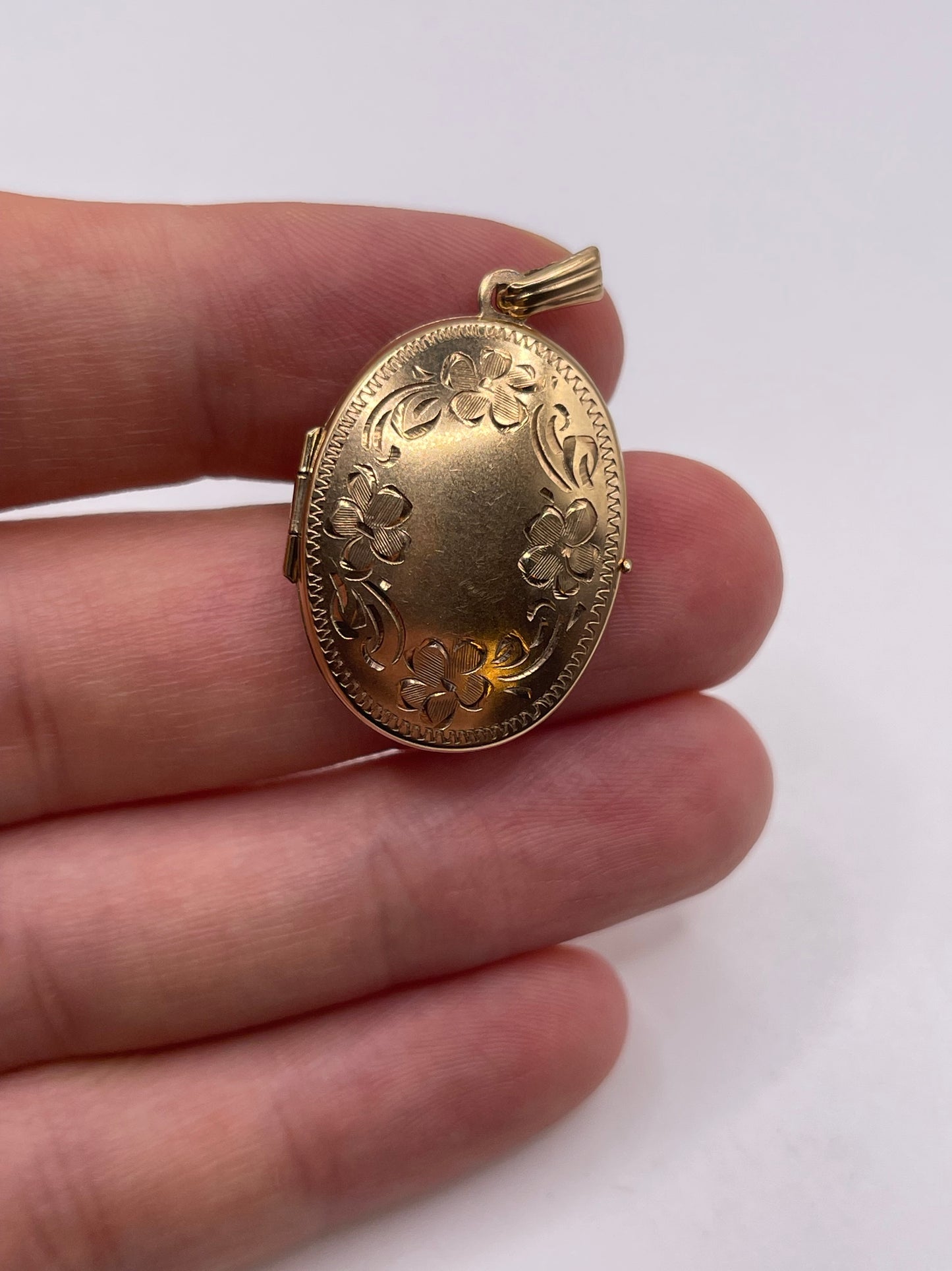 9ct gold locket pendant
