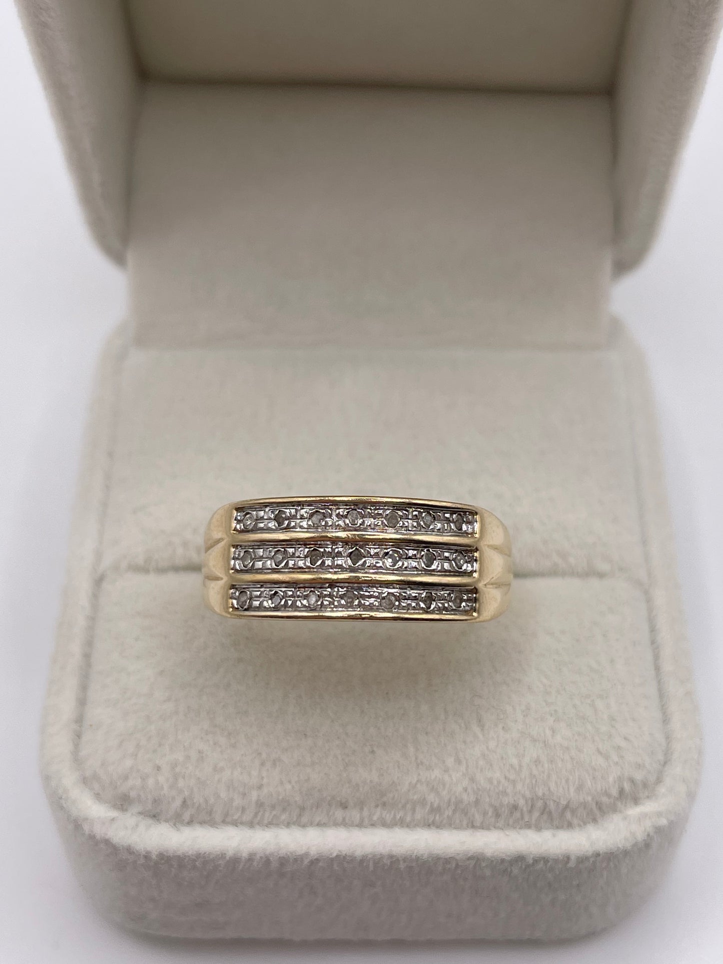 9ct gold diamond ring