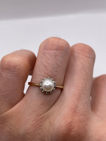 9ct gold pearl and diamond ring
