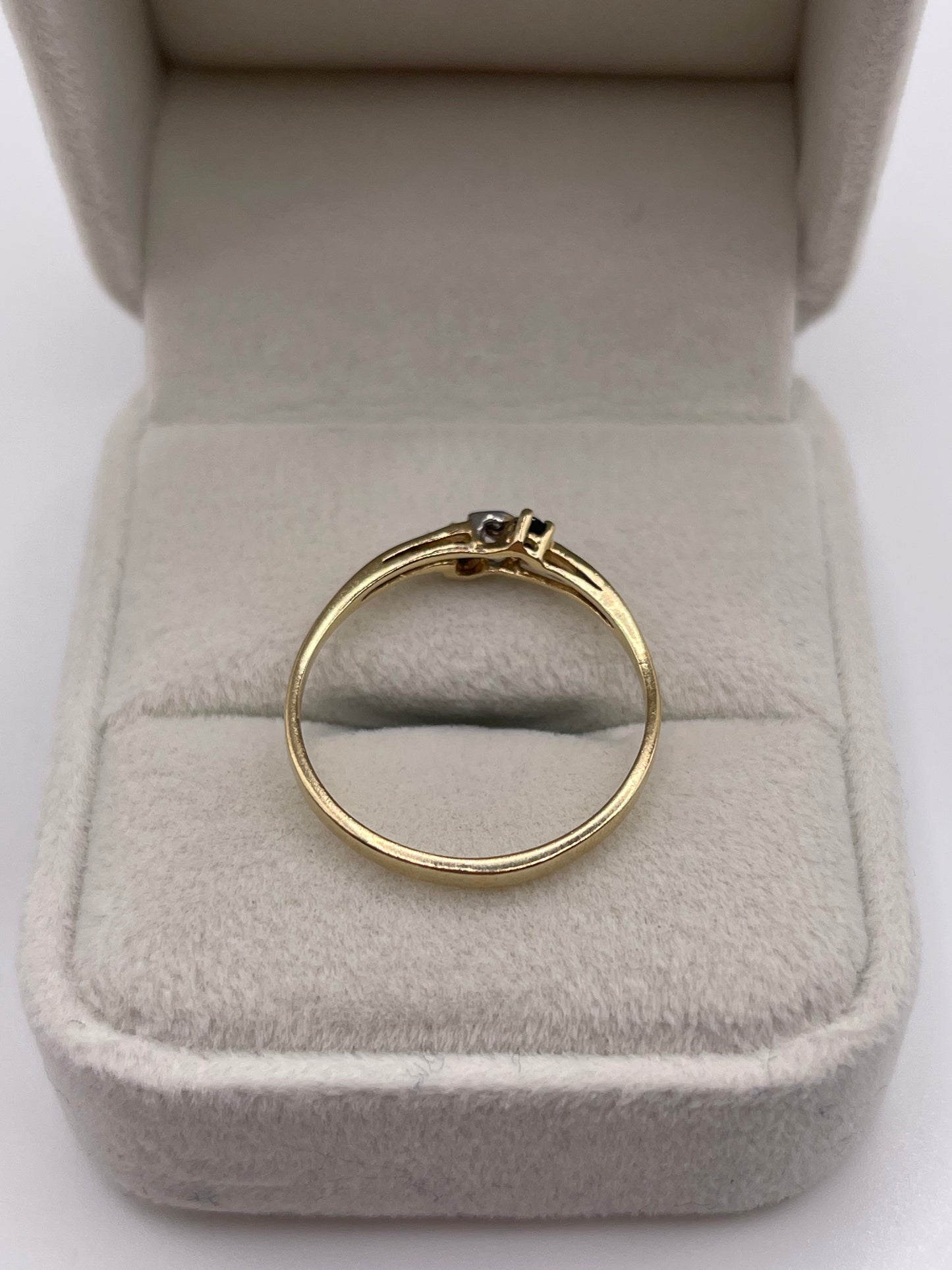 9ct gold sapphire and diamond ring