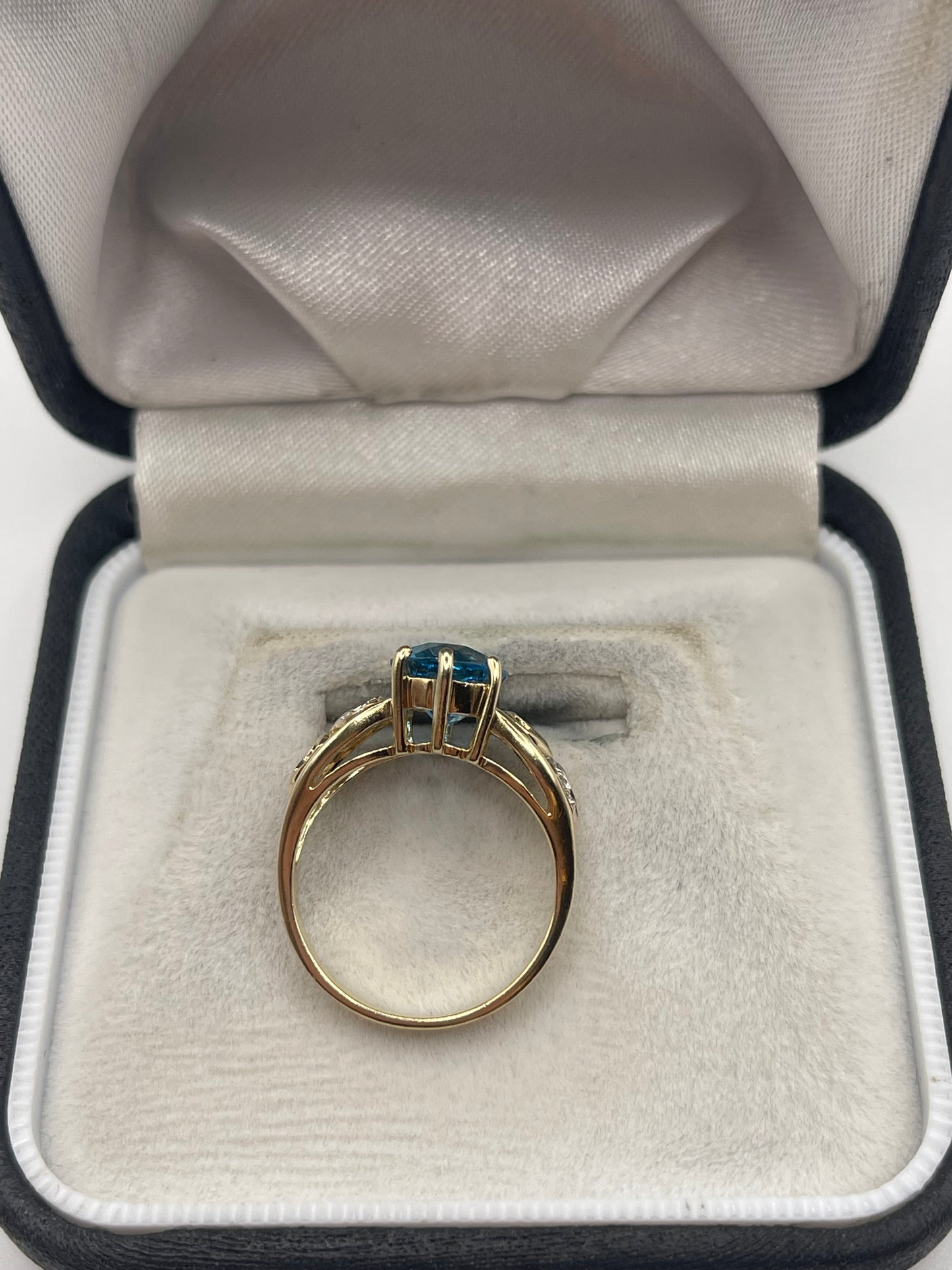 9ct gold blue topaz and diamond ring