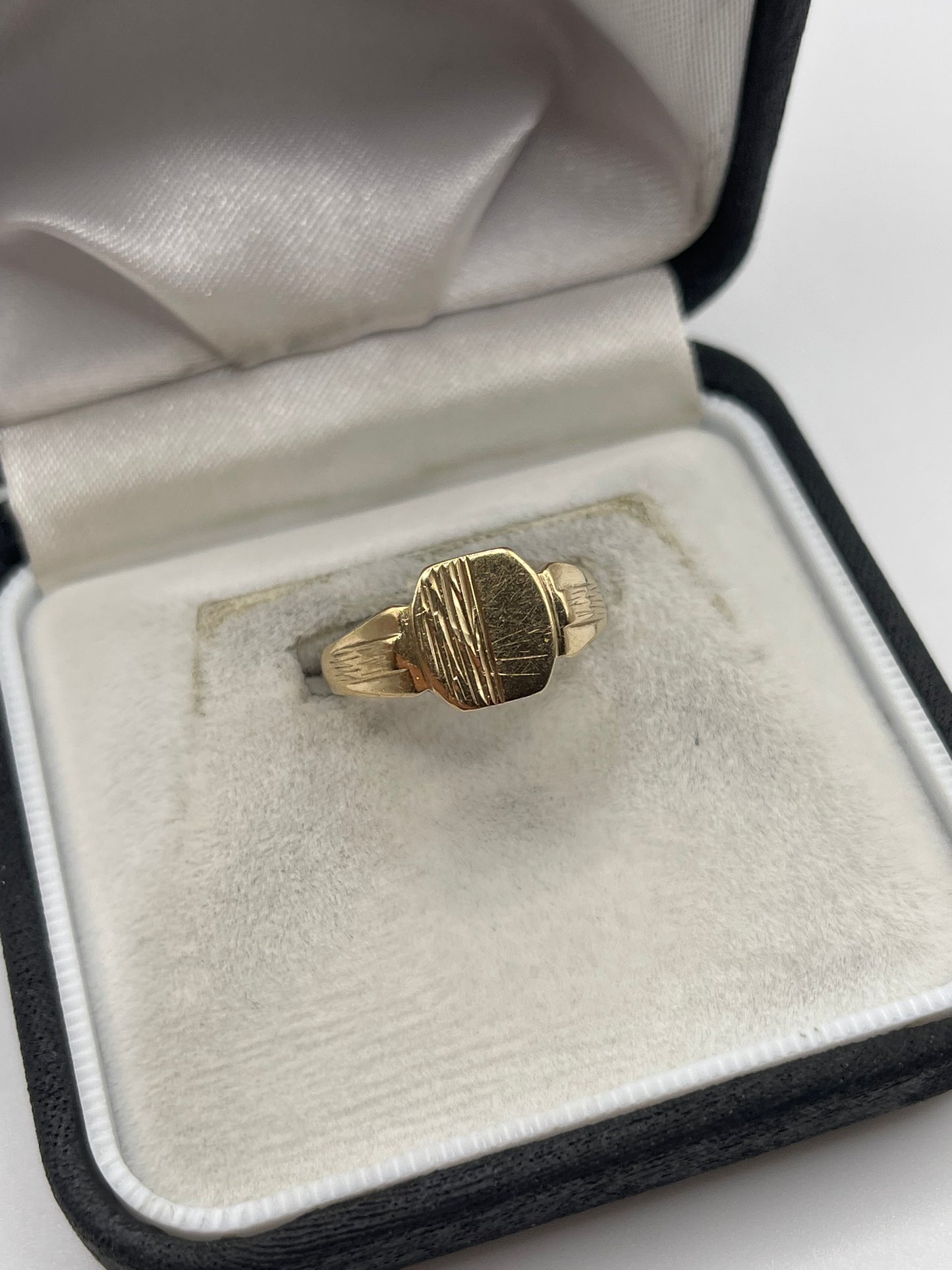 9ct gold signet ring