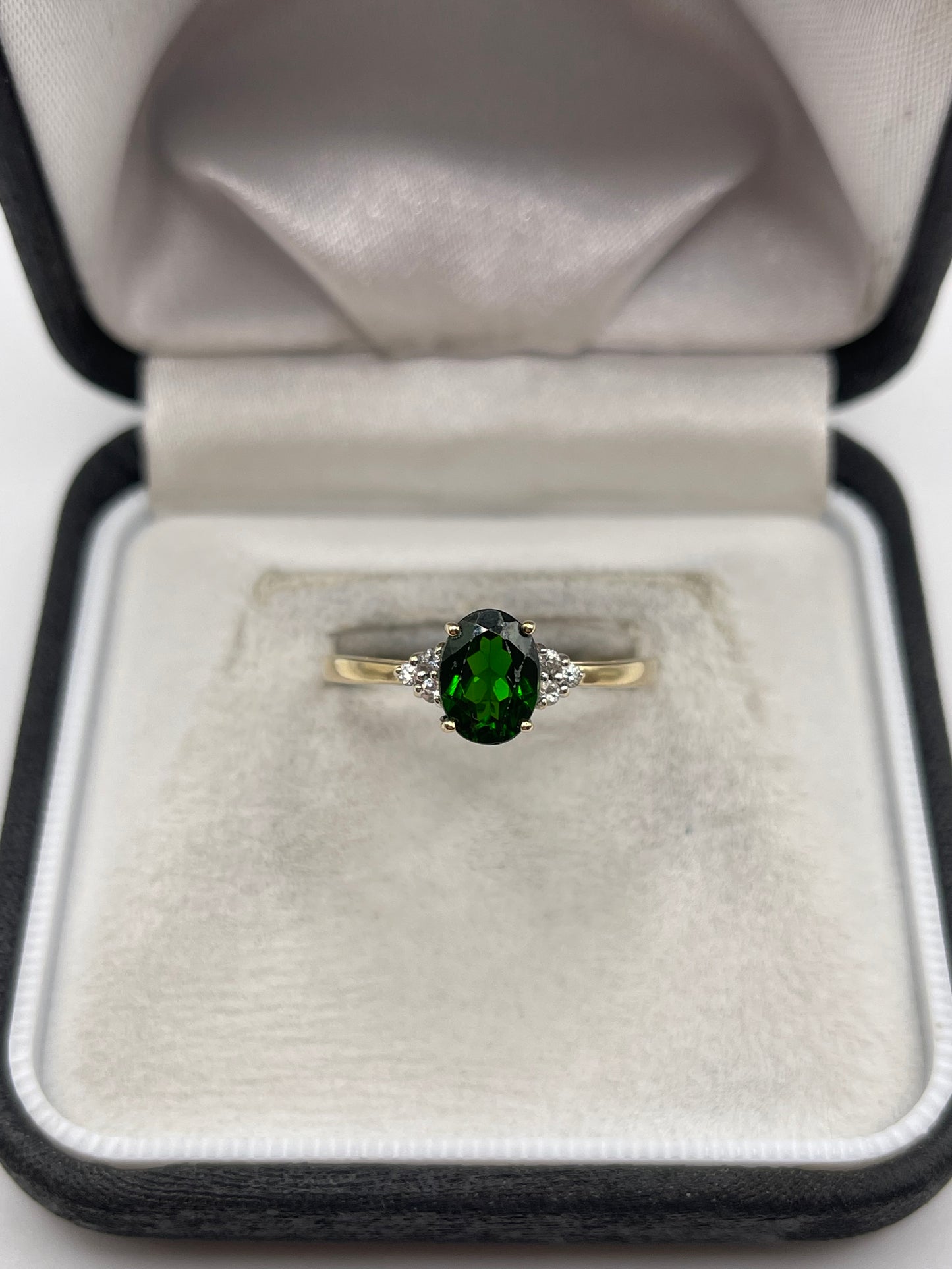 9ct gold diopside and zircon ring