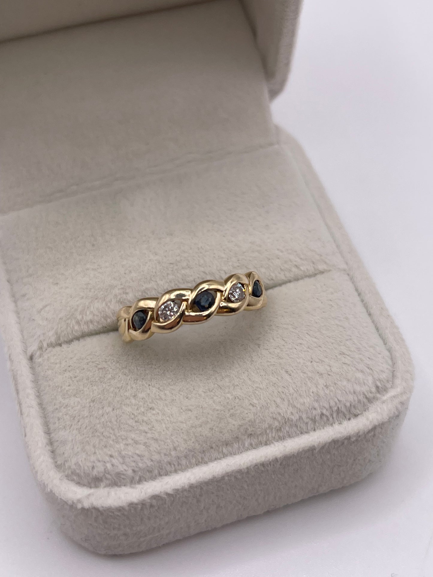 9ct gold sapphire and diamond ring