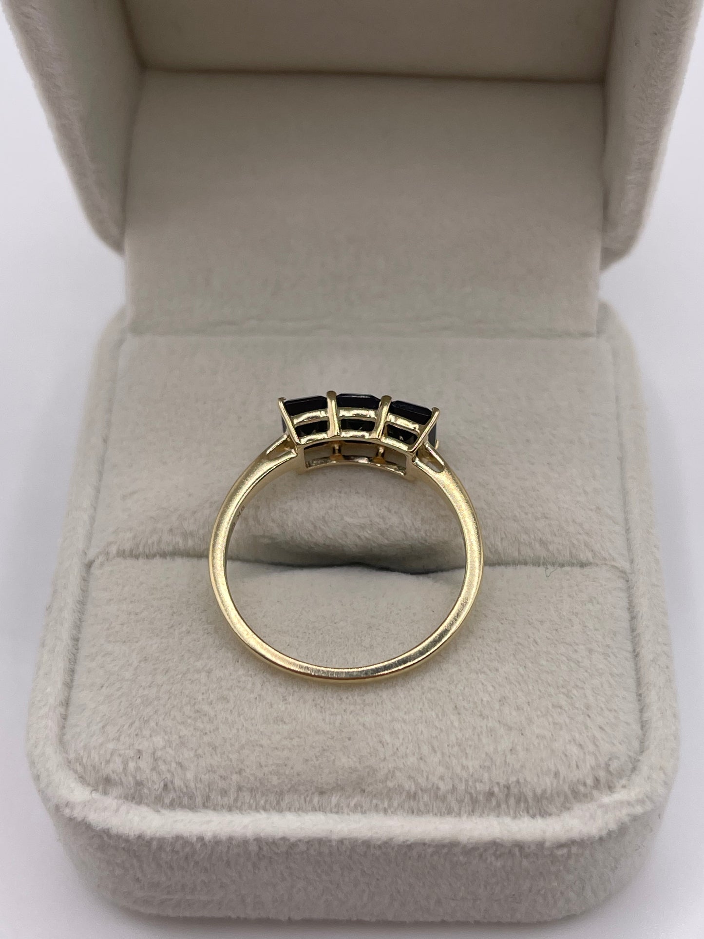 9ct gold sapphire ring