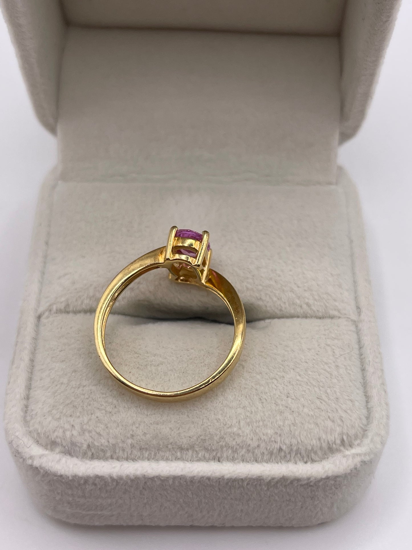 18ct gold pink sapphire ring