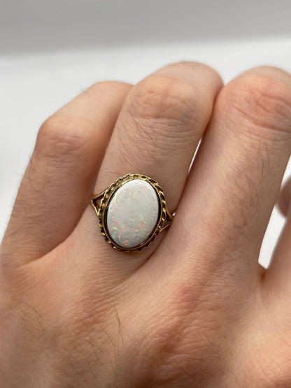 9ct gold opal ring
