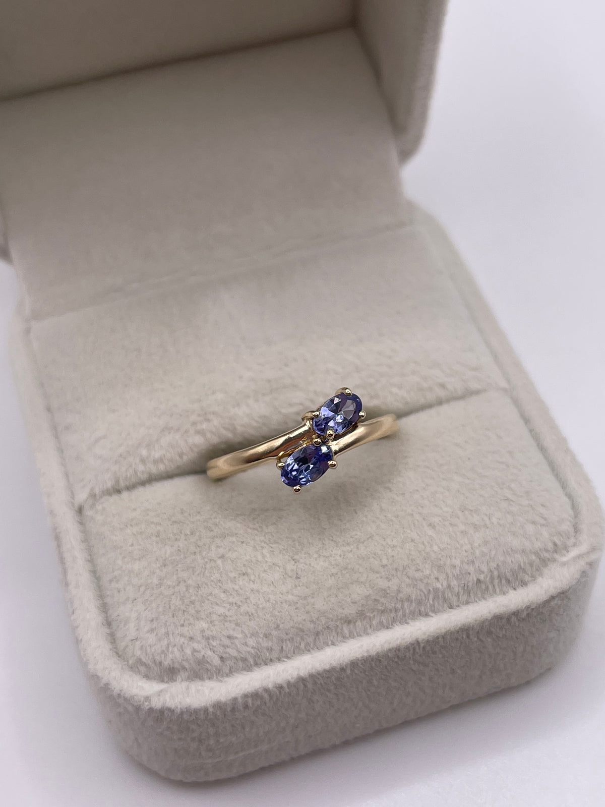 9ct gold tanzanite ring
