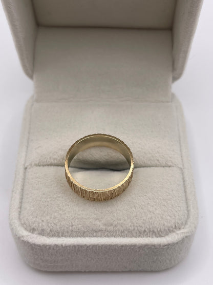 9ct gold patterned band