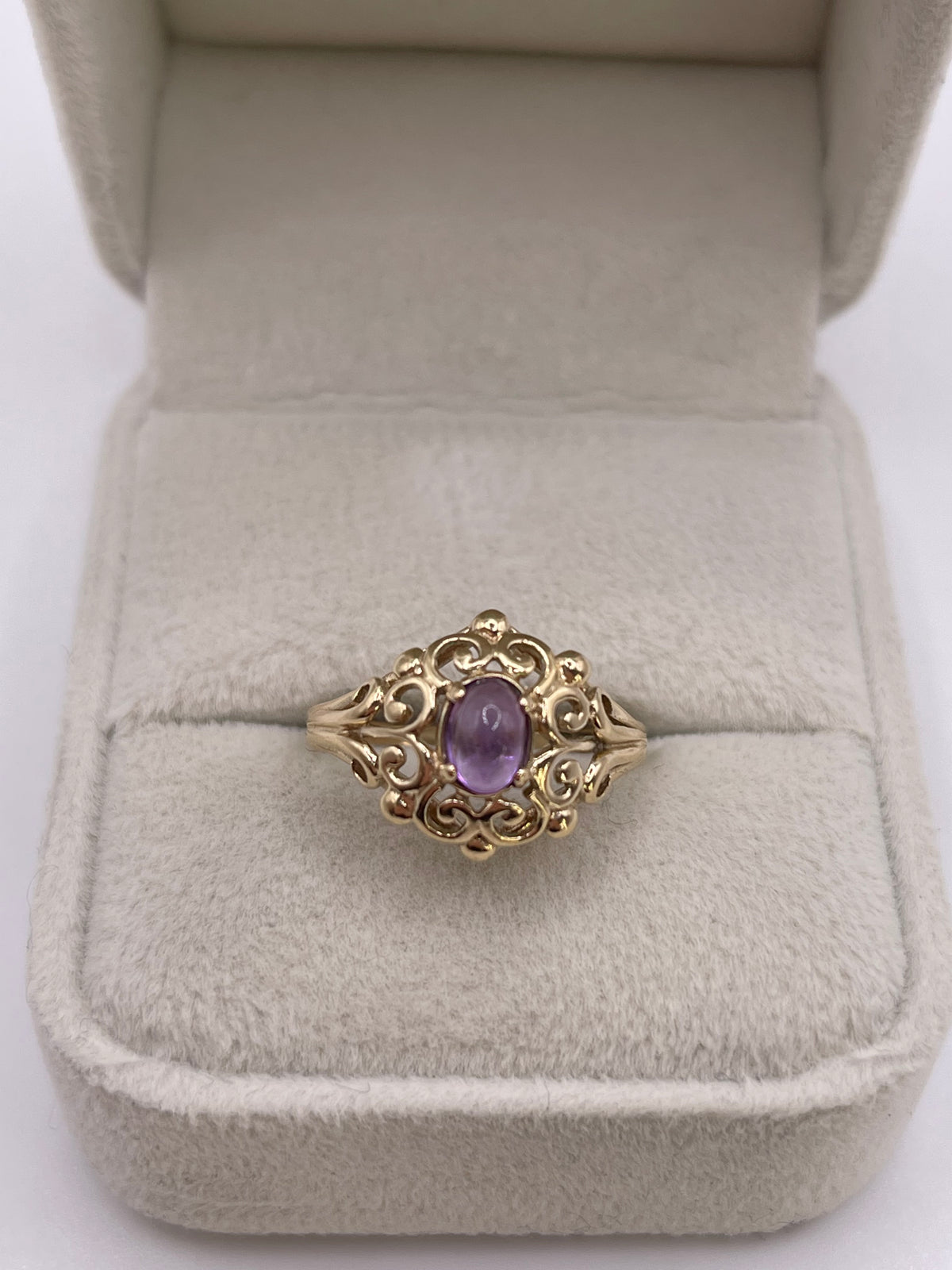 9ct gold cabochon amethyst ring