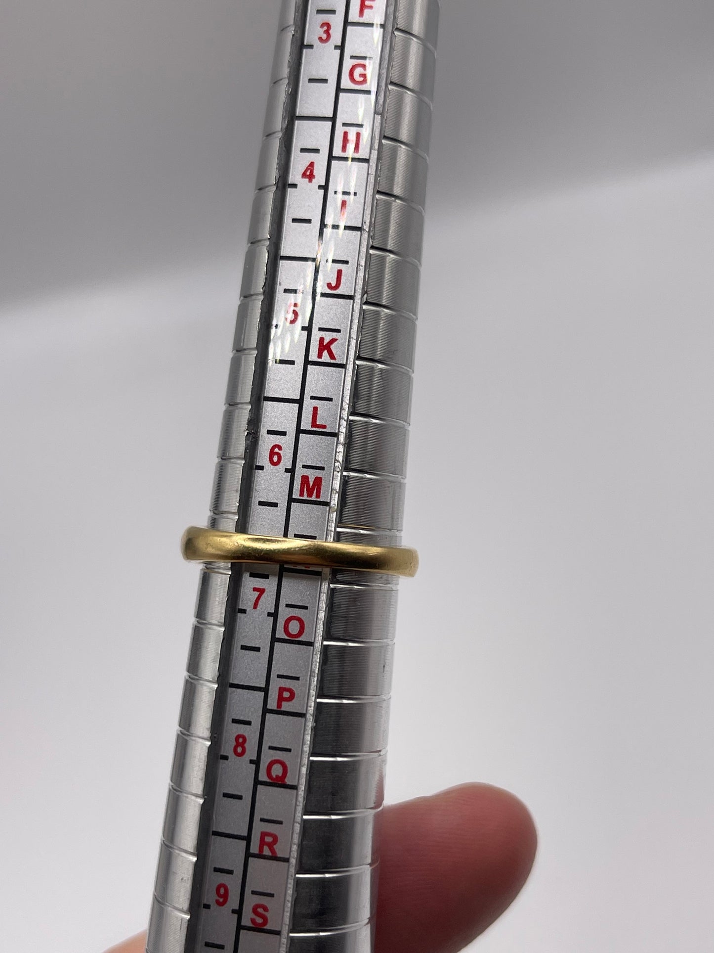 18ct two tone diamond ring