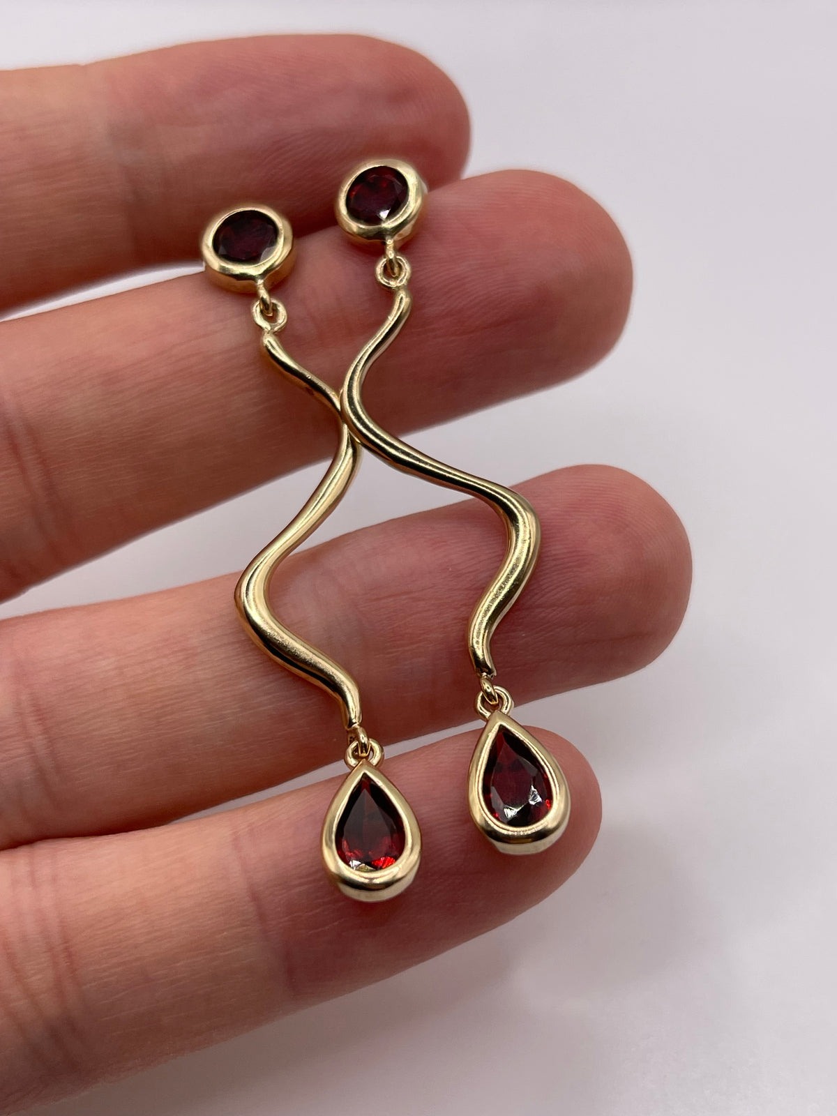 9ct gold garnet earrings