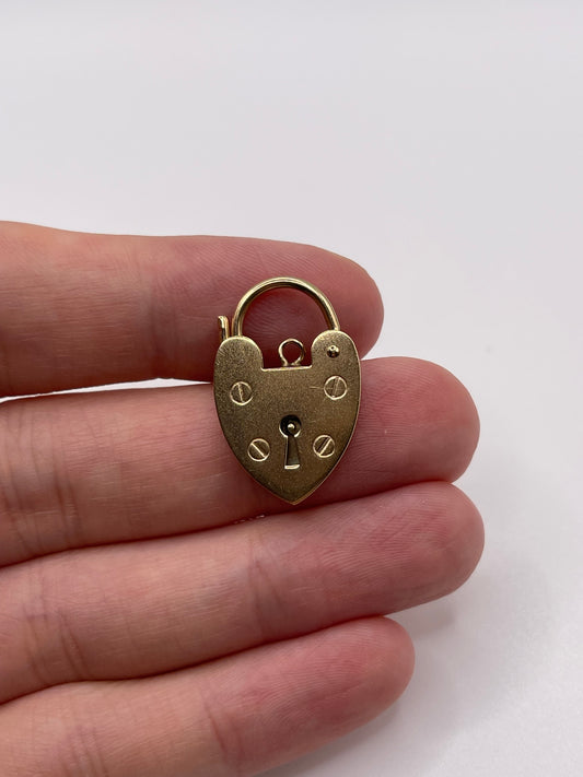 9ct gold padlock 1