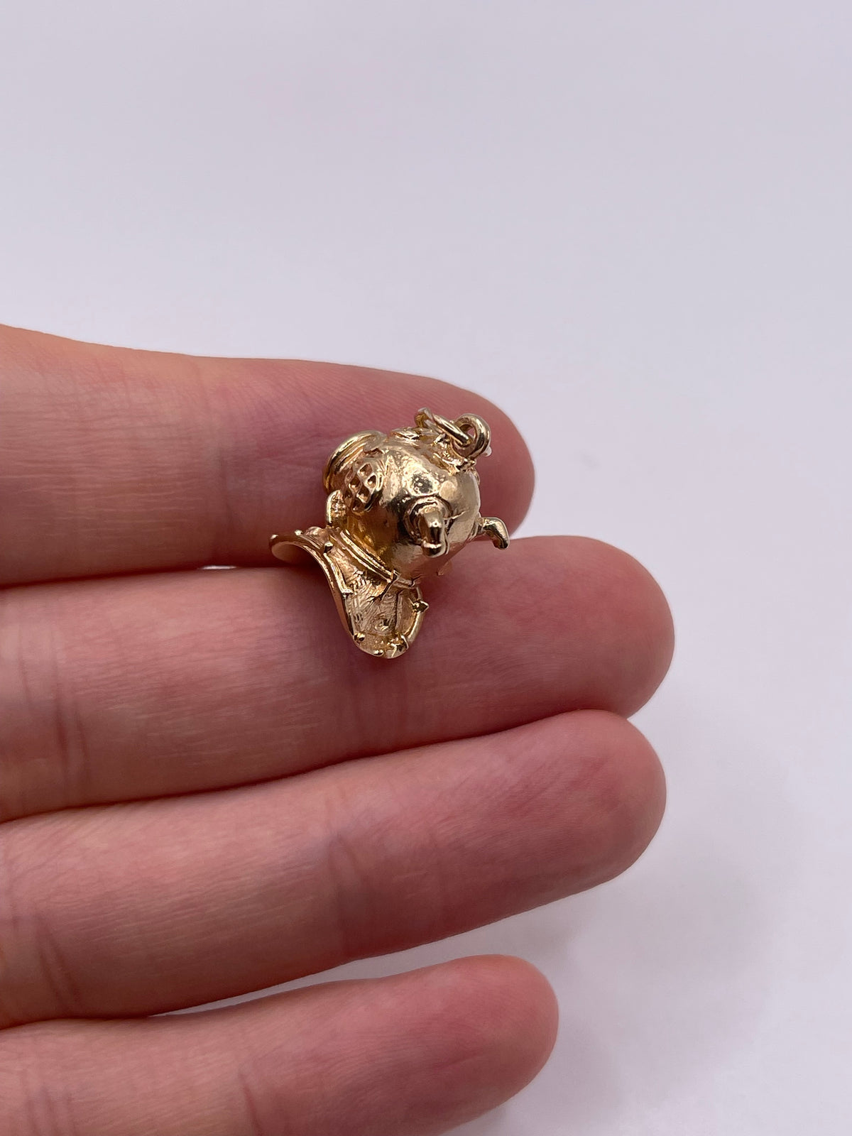 9ct gold divers helmet charm