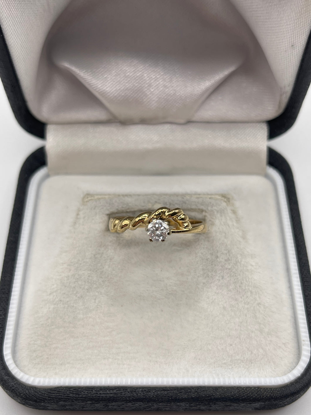 9ct gold diamond ring