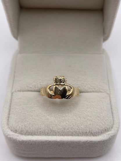 9ct gold claddagh ring