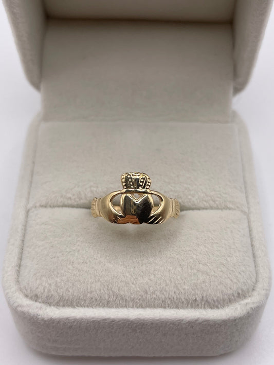 9ct gold claddagh ring