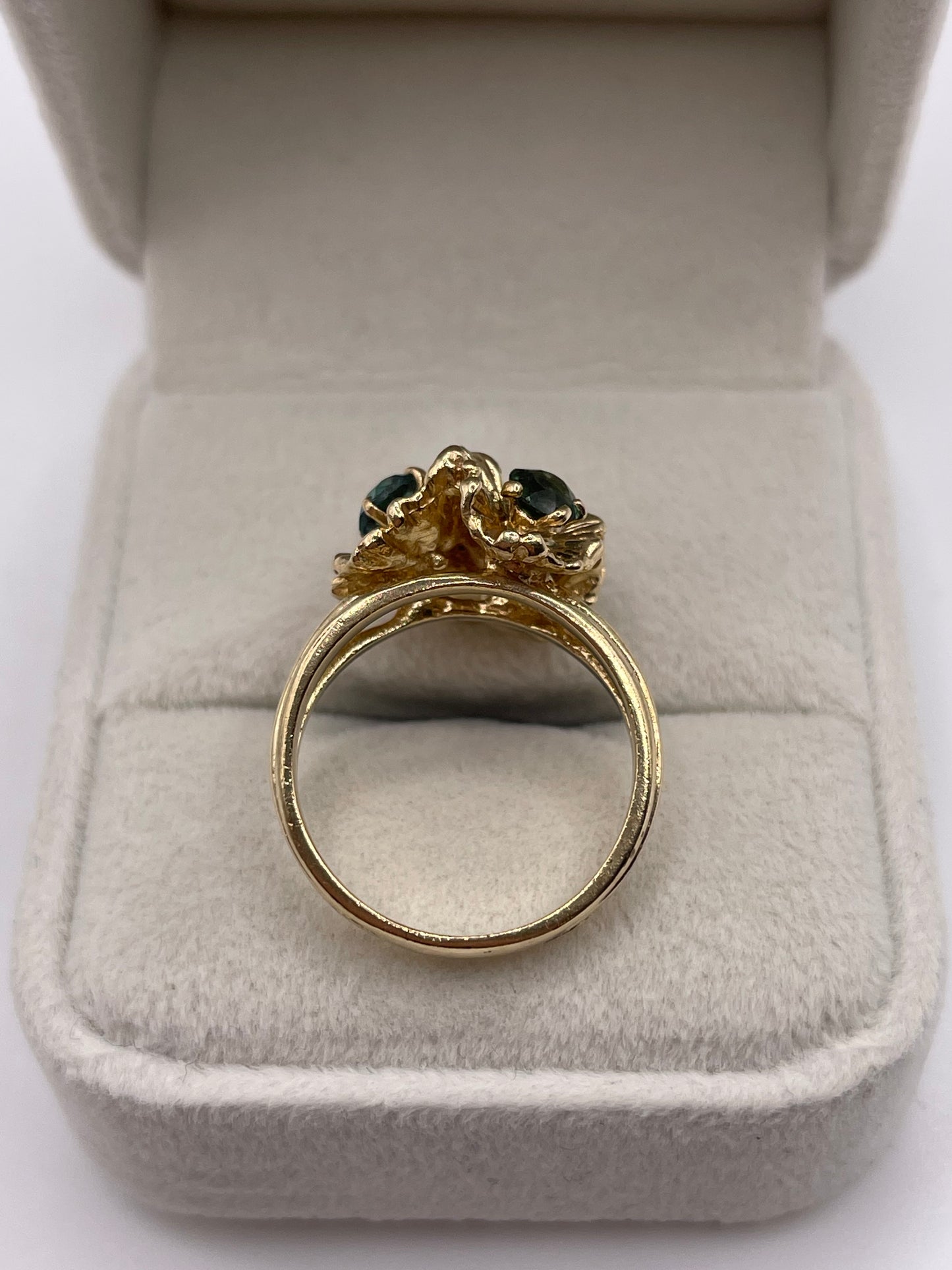 9ct gold synthetic spinel ring