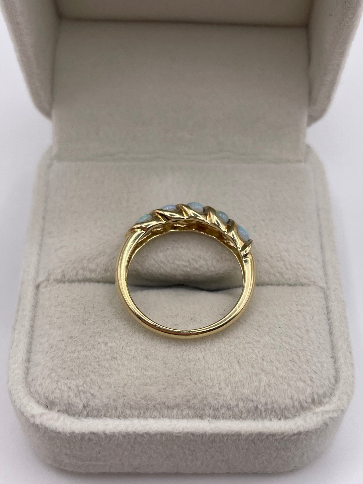 9ct gold opal ring