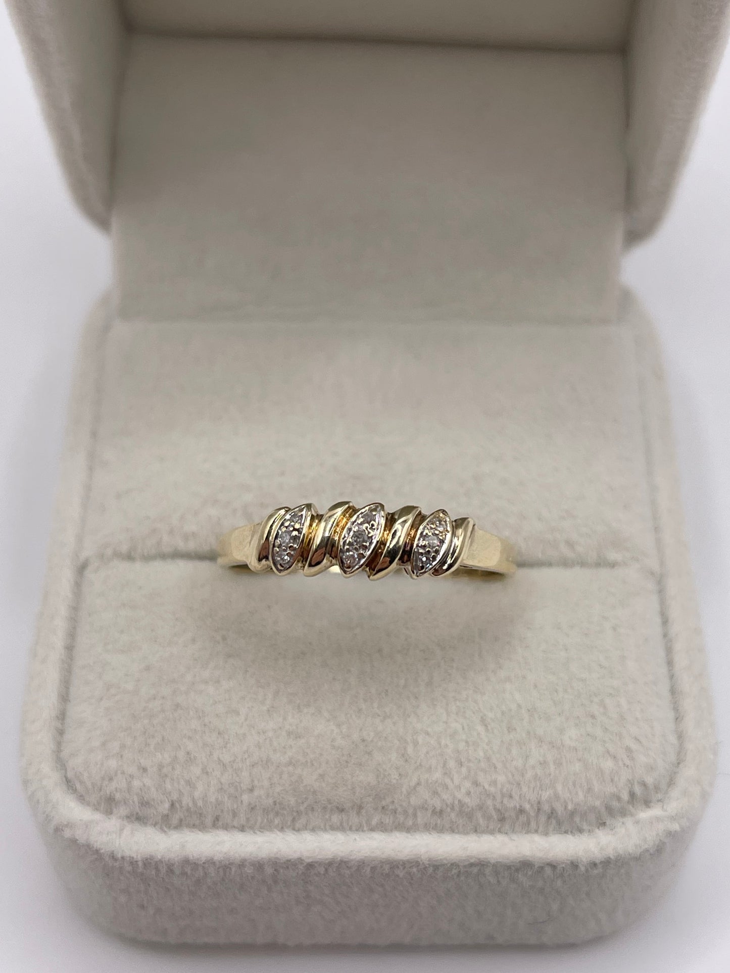 9ct gold diamond ring