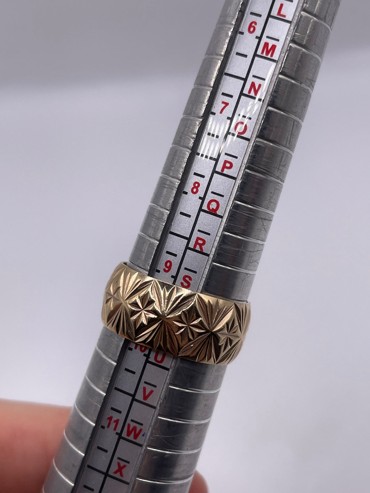9ct gold patterned band